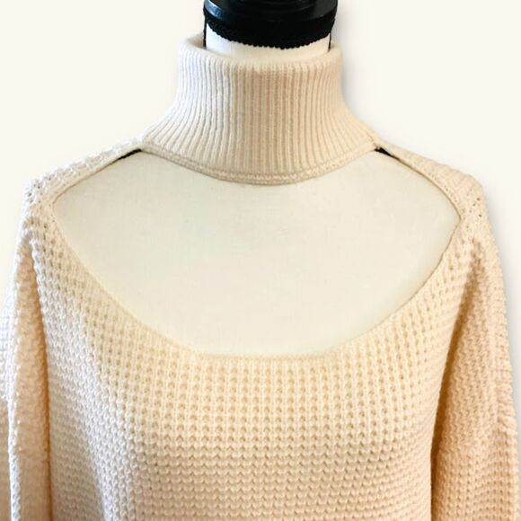 By Egreis Scoop Cut-out Turtle Neck Oversized Women's sweater in Cream Large NWT - Picture 9 of 10